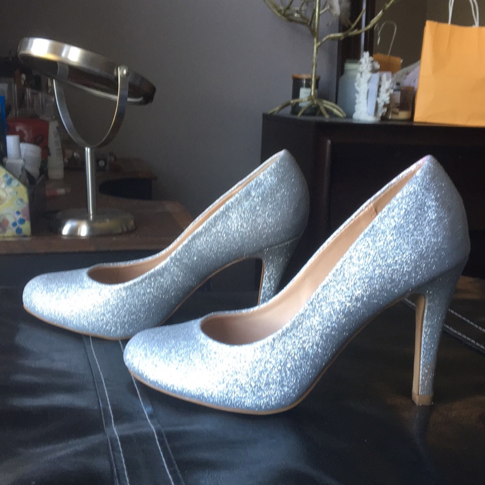 Silver sparkle heel pumps